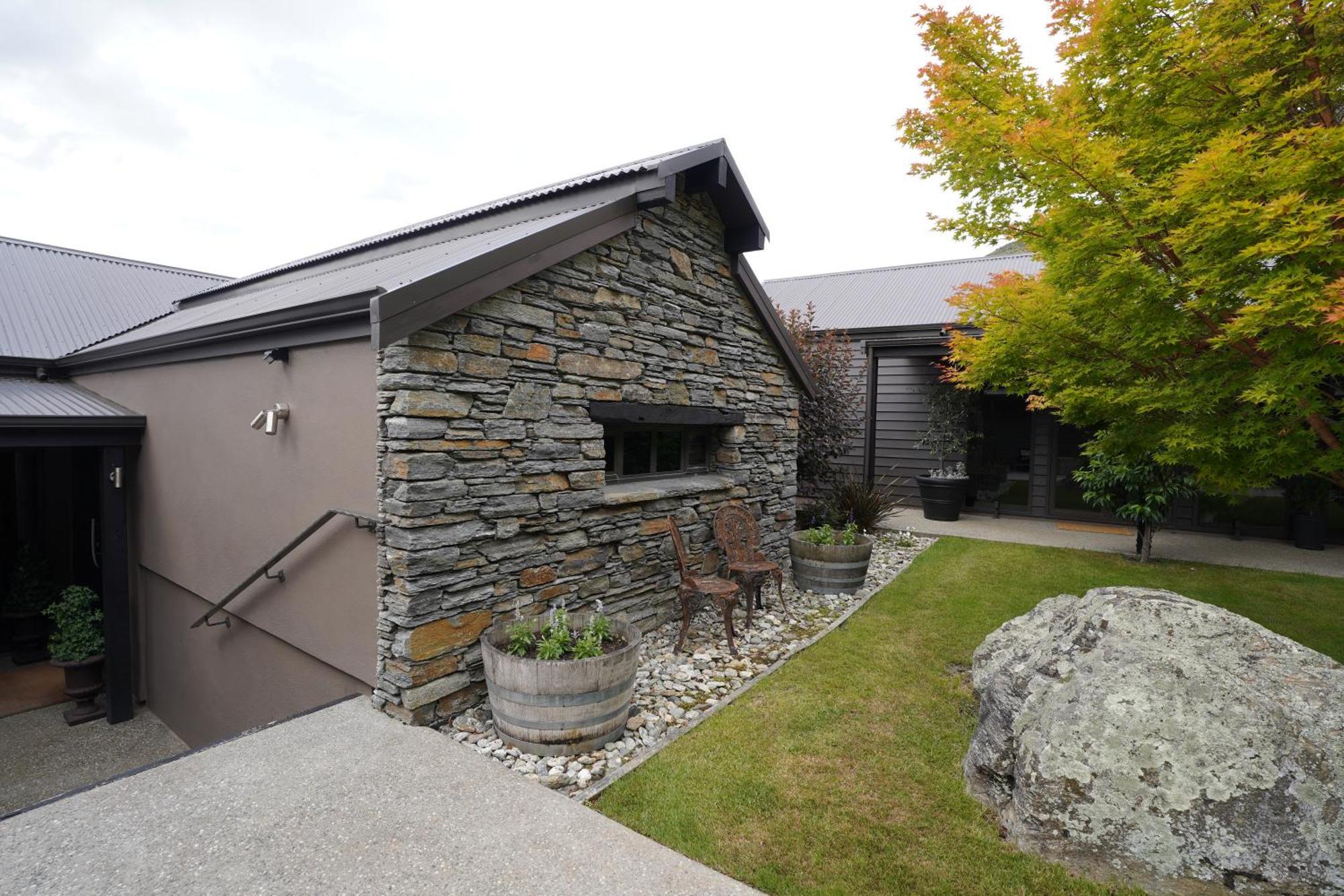 Mt Rosa Lodge Boutique Vineyard Accommodation Уанака Екстериор снимка