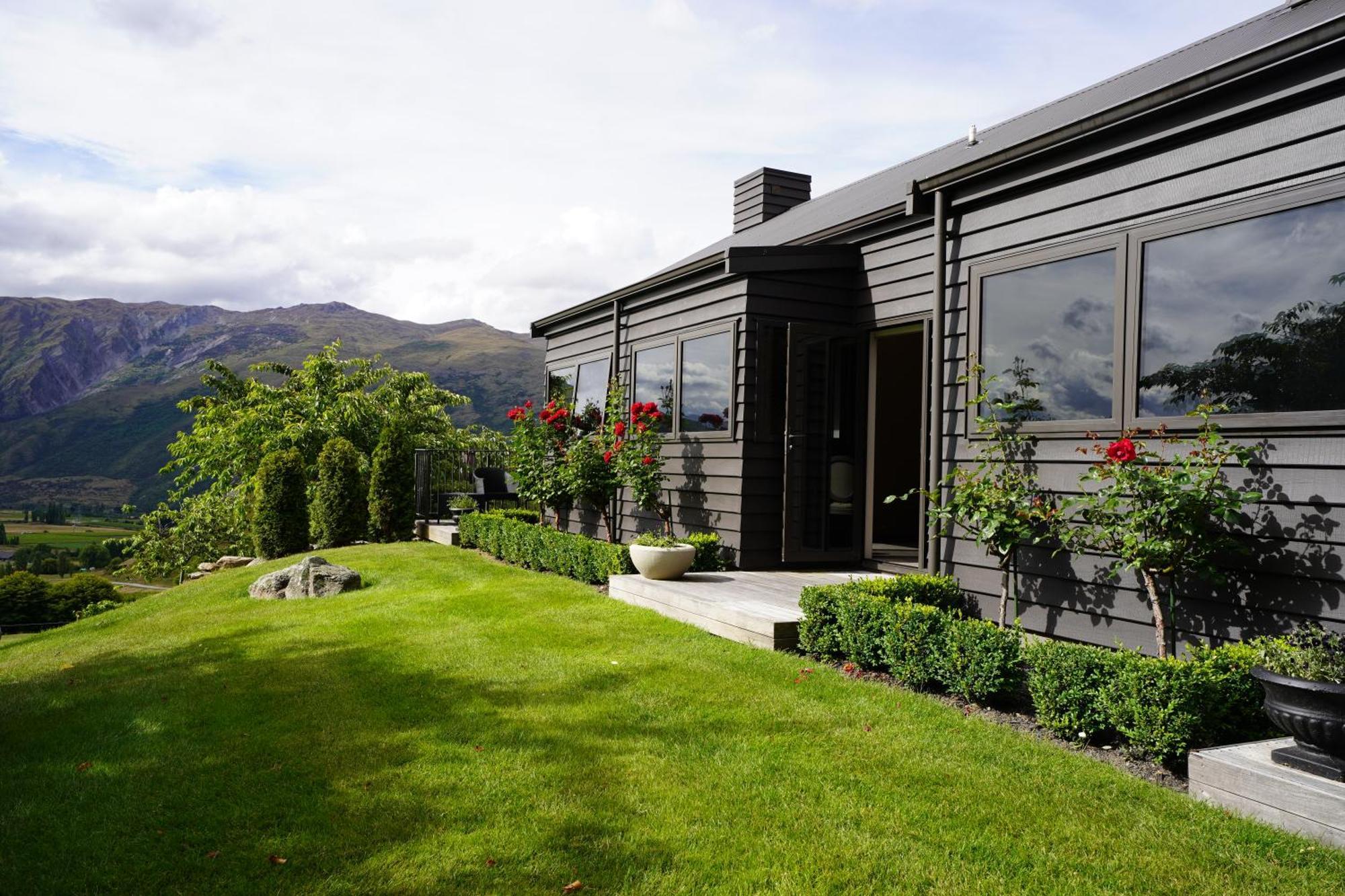 Mt Rosa Lodge Boutique Vineyard Accommodation Уанака Екстериор снимка